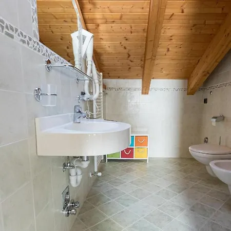 アパート Kiara - Abar